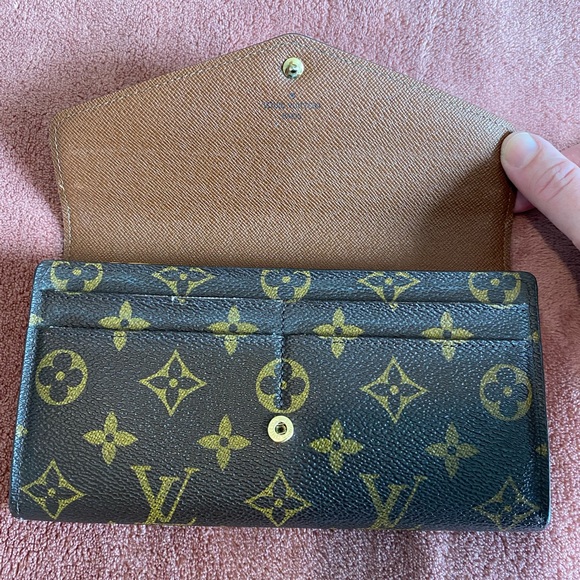 Louis Vuitton Authentic Monogram Sarah Wallet - Picture 2 of 9
